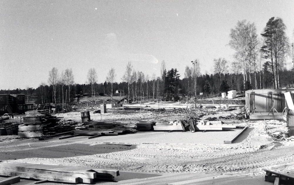 Bostadsområdet Kullaberg öster om Bällsta skall bebyggas med radhus, kedjehus och villor. Området har sålts av familjen Hallerfeldt, Kullaberg, för bostäder