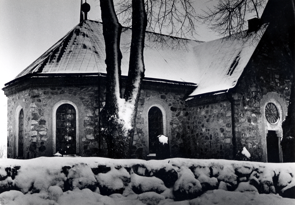 Vallentuna kyrka på eftermiddagen julafton 1978