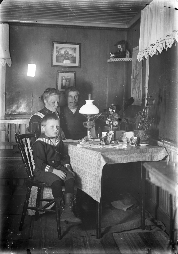 Christians 5-årsdag i Vasa i Frösunda. Personer från vänster är Christian, Hildur och Algot Laurell