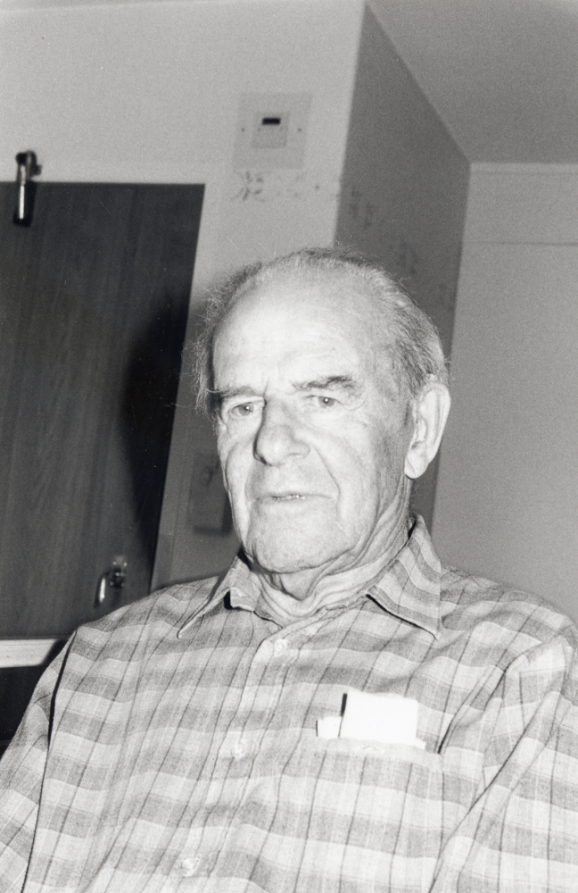 Harry Gustafsson föddes 23 april 1908 och var anställd som tegelmästare på Vallentuna tegelbruk 1946-1959