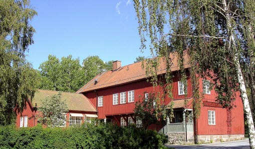 Rött hus för Kulturskolans verksamhet.