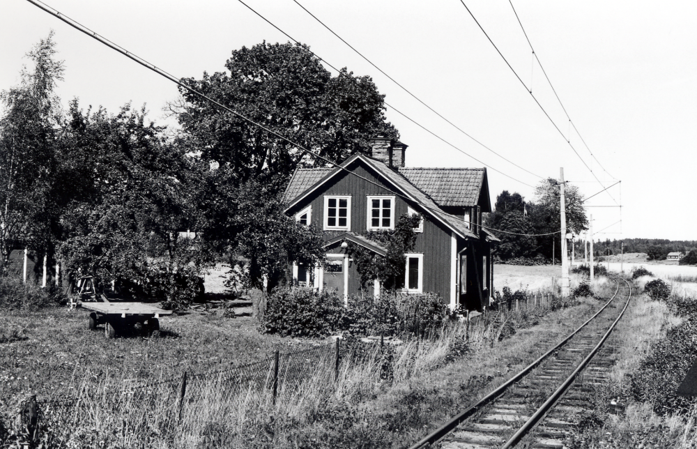 Järnvägsbostaden vid Vredalund i Frösunda. Huset revs i slutet av 1990-talet.