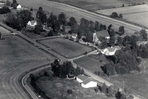 Flygfoto över Frösunda kyrka