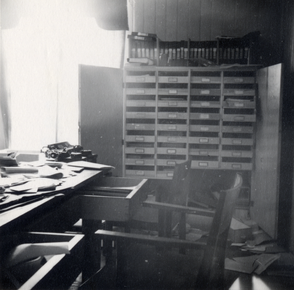 Kristidsnämndens expedition efter ett inbrott i nämndens lokal i Gamla kommunalhuset invid Vallentuna kyrka