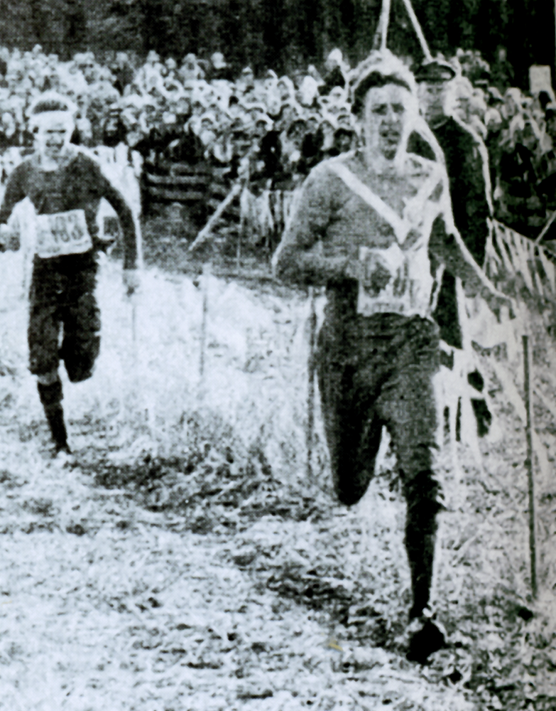 Orienteringstävlingen 10mila arrangeras 1975 vid Lilla Benhamra i Vada. Rolf Pettersson tävlade för Hagaby GoIF.