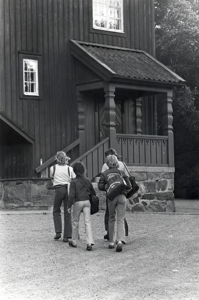 Hjälmsta skola Röda skolan byggdes 1925 och användes fortfarande 1989