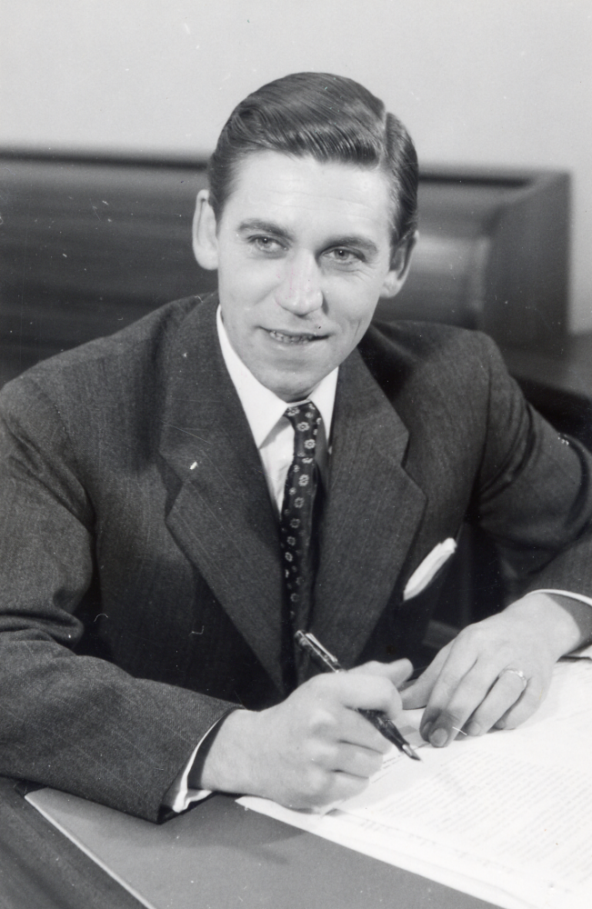 Tord Lindblom var anställd som kommunalkamrer i Vallentuna kommun från 1948 till 30 januari 1953