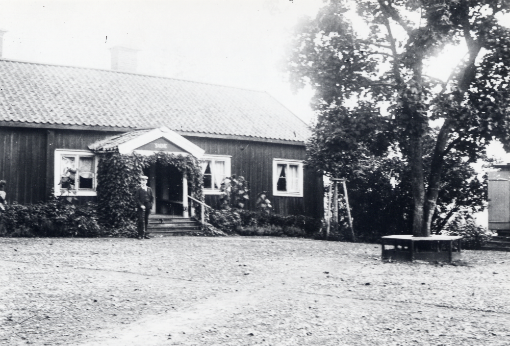 Salve, den gamla kyrkoherdebostaden i Össeby-Garn. En ny kyrkoherdebostad byggdes på 1880-talet.  Huset blev sedan bostad för arrendatorn.  En ny bostad för prästgårdsarrendatorn byggdes 1926