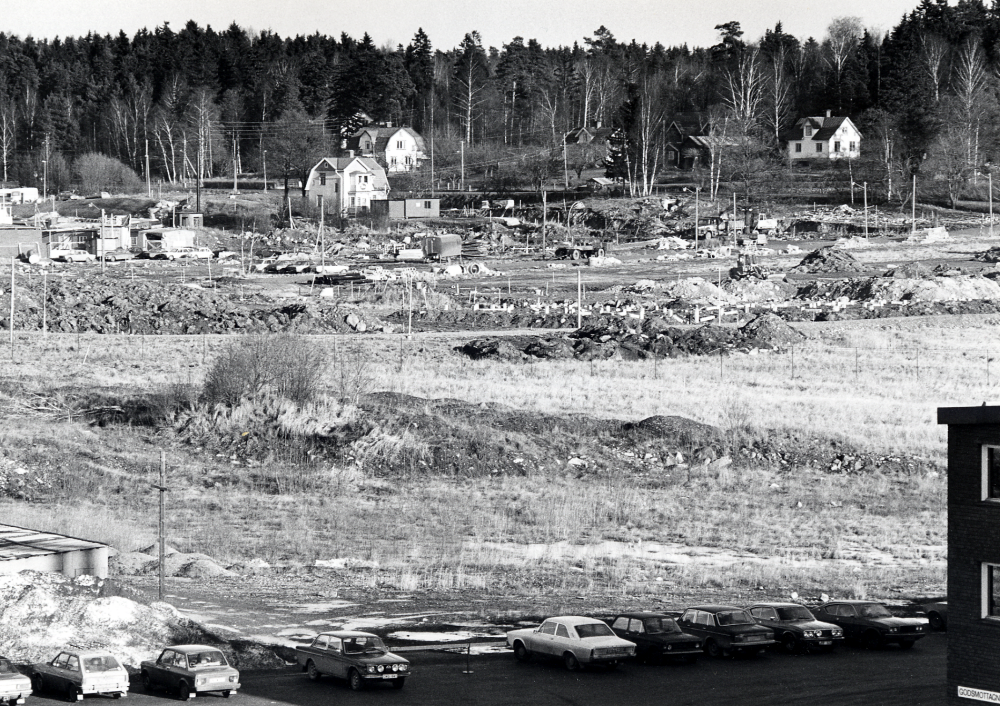 Åby gärde bebyggs med en- och flerfamiljshus. Utsikt från Tellus Maskins tak. I bakgrunden syns villor längs Lindholmsvägen