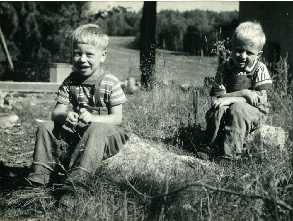 Gunnar Wetterqvist och Lennart Holm lekte morfar Ginko efter radioprogrammet. Bilden tagen från Solbacka österut.