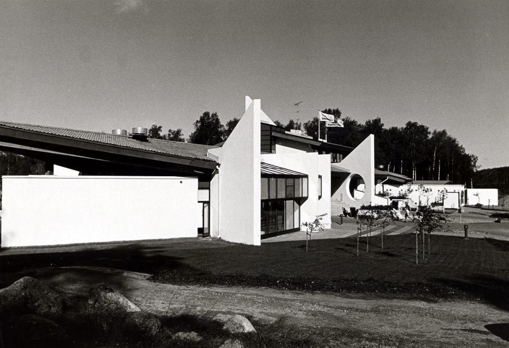 Lindö golfklubb med Björn Borg Sports Club.  Huvudbyggnaden med restaurang och motionslokaler