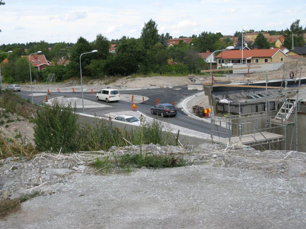 Ny rondell i korsningen mellan Gärdesvägen och Väsbyvägen