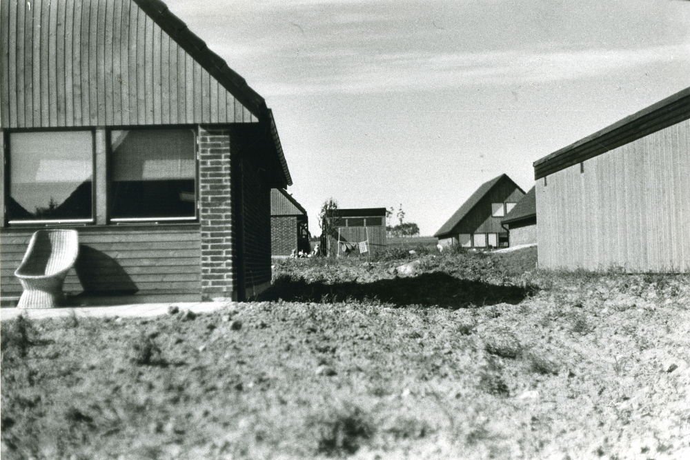 Nybyggda villor i Sundby villaområde i Brottby.
•Fotografiet ingår i bildserien ”Vardagsliv i Vallentuna kommun” av Rachael Gough-Azmier & Gunilla Blomé, Haga Studios HB.