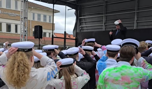 Studenter firar sin mösspåtagning