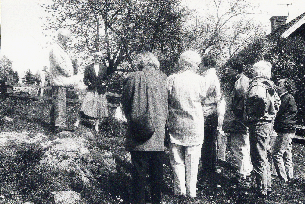 Kulturombud från hemtjänsten vid Granbyhällen i Orkesta.  Guide är Gustaf Åkerblom