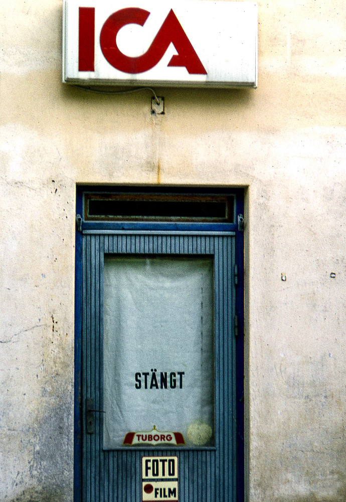 Ihrfelt och Roths Ica-butik i östra Ormsta när den stängt för gott. 
Bildserie: Vallentuna på 1960-talet.