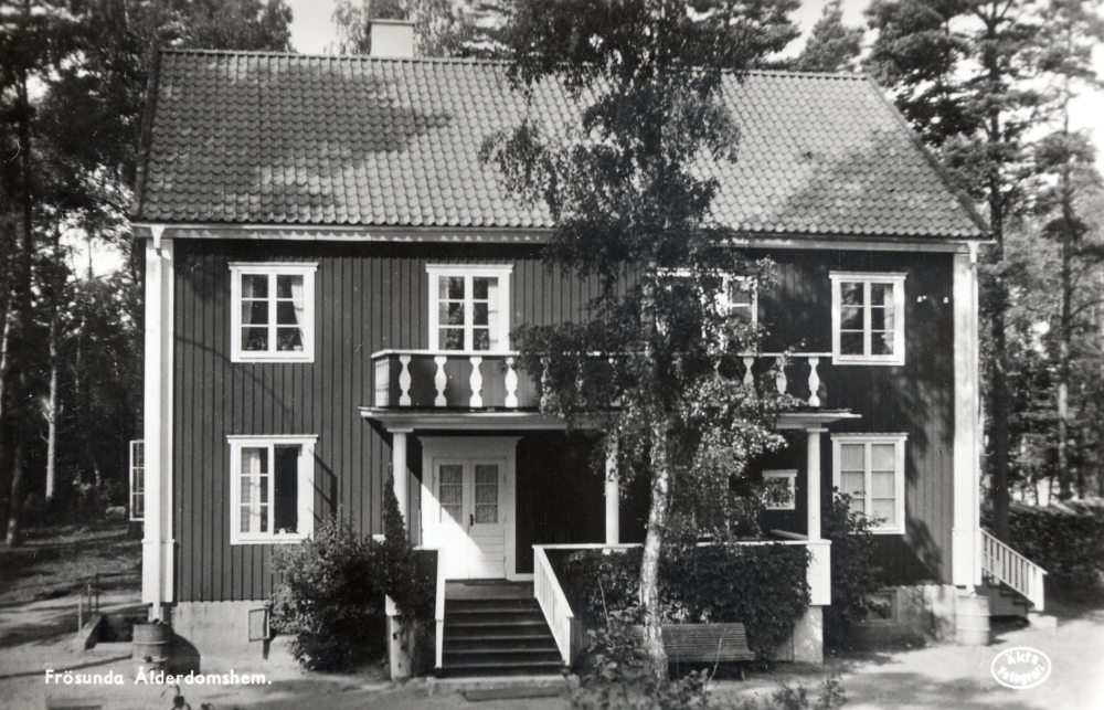 Frösunda ålderdomshem byggdes 1933 och moderniserades 1949, fastighets-beteckningen var Sunnanå 1:3.  I huset fanns bl a 10 pensionärsrum, ett dagrum, 3 personalrum, 1 matsal, 1 kök, totalt plats för 16 pensionärer.  De gamla flyttade 1970 till Väsbygården.  En period drevs ett vårdhem i huset.  Under 2000-talet har Berit ?? drivit Sunnanskog som kurs- och konferenscenter, båda under namnet Sunnanskog