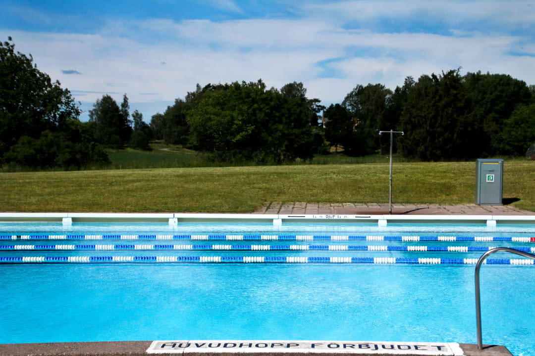 Bild på stora poolen på Kvarnbadet
