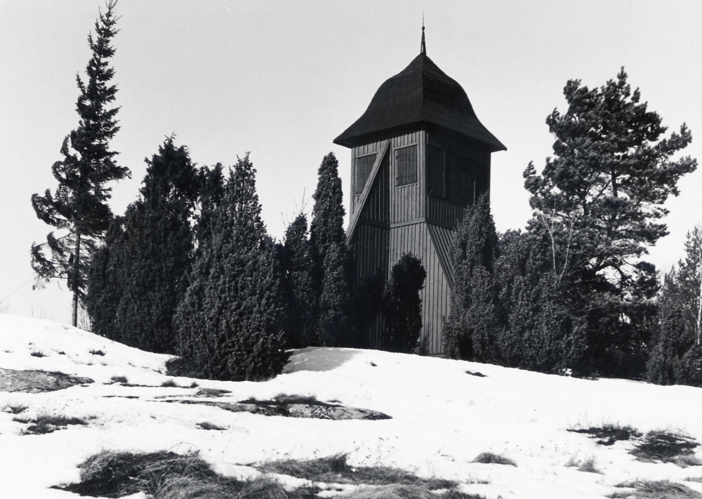 Klockstapeln vid Kårsta kyrka