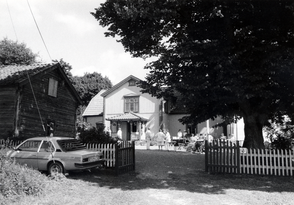 Husby gård i Markim. Foto från hembygdsdag med Öppet hus under byggnadsåret.  I huvudbyggnaden finns ett museum efter ägaren Teodor Gustafson. Museet drivs av Patron Teododr Gustafsons och Fröken Sigrid Åkerbergs kulturturstiftelse