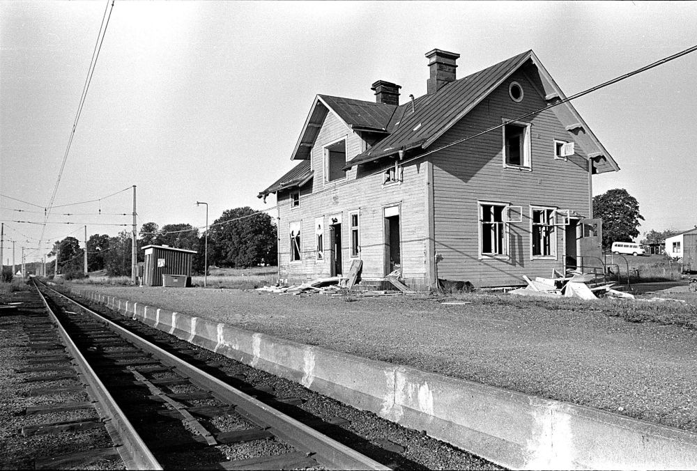 Frösunda stationshus var i fallfärdigt skick när Frösunda hembygdsförening tog över och började rusta upp det.
