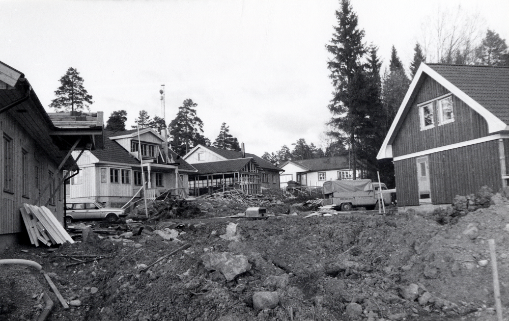 Nya villor byggs i området mellan Björnbodavägen och Furulundsvägen. Här var förut en trekant bevuxen med träd och sly