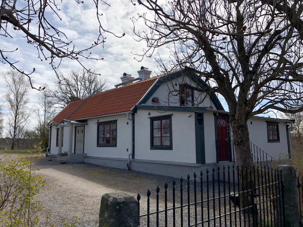 Huvudbyggnaden vid Mörby gård. Mangårdsbyggnad, troligen från sent 1700-tal.
