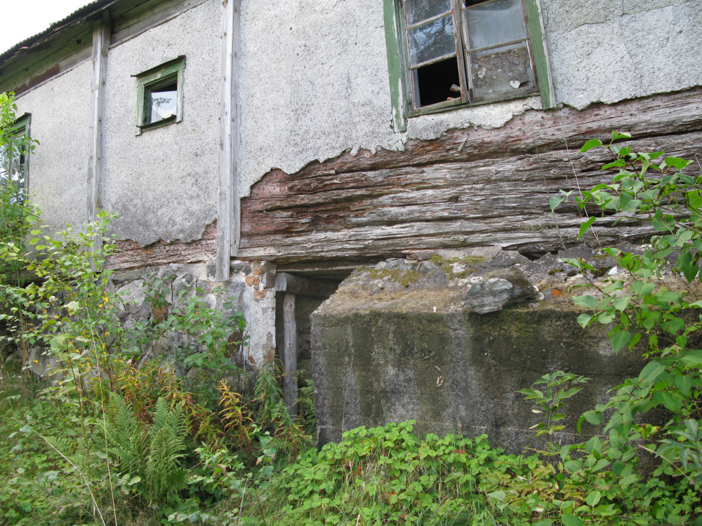 Baksidan av komministerbostaden på Björkby gård.