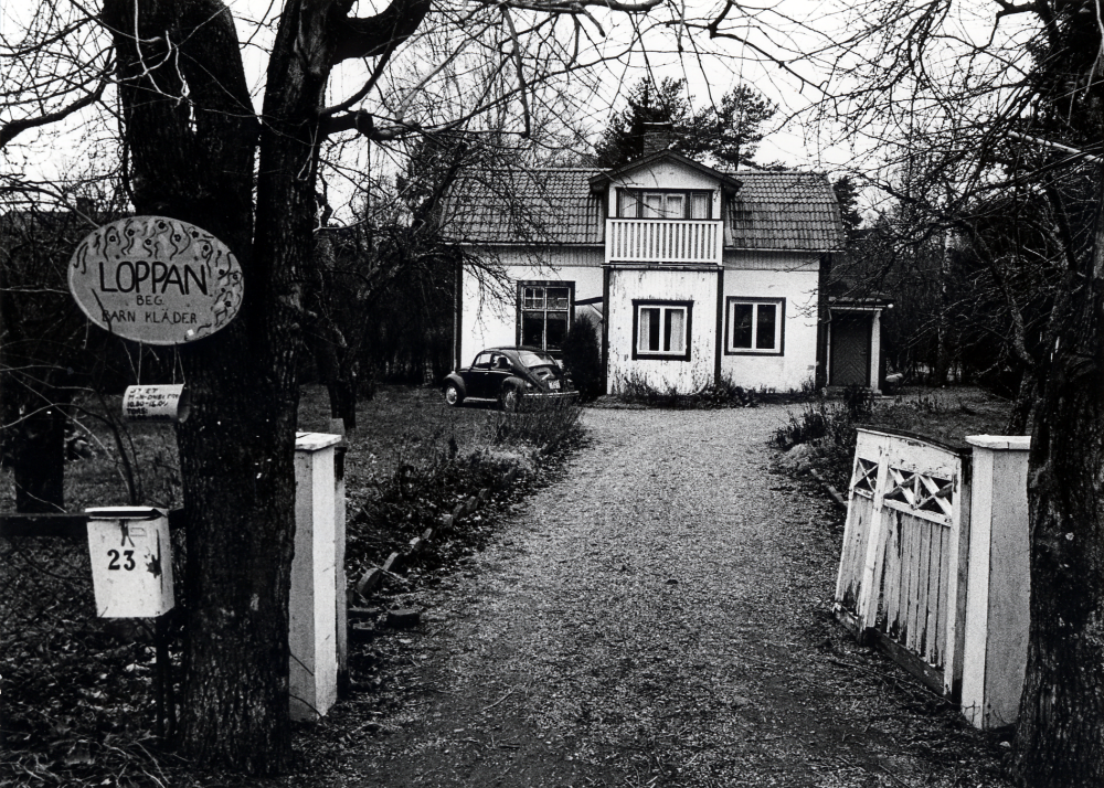 Sommarvägen 23 i Vallentuna byggdes 1911 och kallades Emmyhill. Fastighetsbeteckningen var Rickeby 1:84. I huset låg Loppan, en affär med begagnade kläder, som senare flyttade till Mörbyvägen. Huset revs hösten 1985 inför byggstart av flerfamiljshus i kvarteret