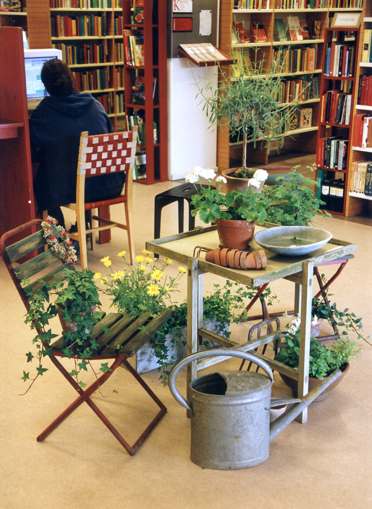 Flower Power var en trädgårdsutställning i Vallentunasalen som pågick  24 maj till 16 september 2000. Utställningen visade bland annat fotografier från olika trädgårdar i Vallentuna och en damm med levande fiskar. Ett flertal program arrangerades under utställningen.