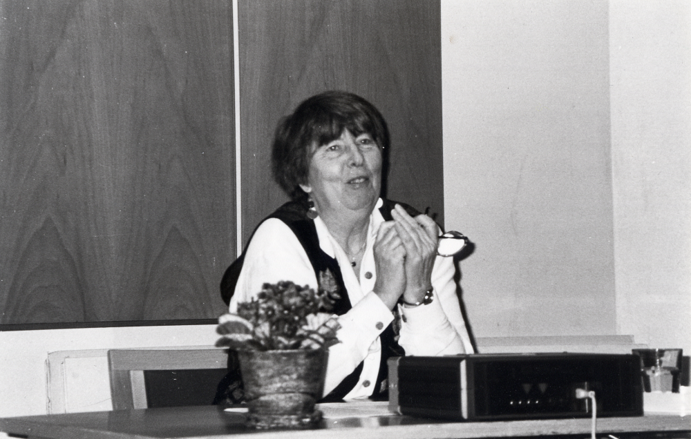 Vallentuna 1994 – fotodokumentation av Svante Berg i samarbete med Vallentuna bildarkiv.  Svante Berg har tagit ca 700 fotografier i det centrala Vallentuna, av vilka ca 200 stycken kopierats och visas på väggar och i pärmar i Vallentunasalen 10 december 1994 – 14 januari 1995 .  Utställningen avslutas 18 januari 1995 av program med Sylvia Pettersson, som berättar "Att växa upp i Vallentuna", en repris från förstadagsförsäljningen av boken "Tio röster om Vallentuna" av Svante Berg i mars 1994.