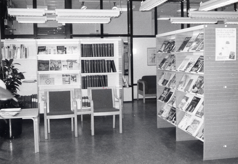 Tidskriftshyllan i Vallentuna bibliotek