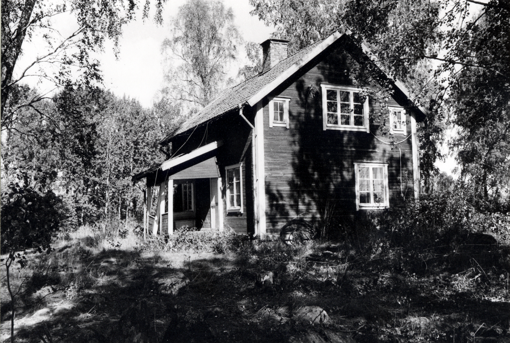 Torpet Molnbylund vid Veda strax före rivning i september 1989 inför byggstarten av Vallentuna golfbana på Vedas marker mellan Vallentuna och Lindholmen