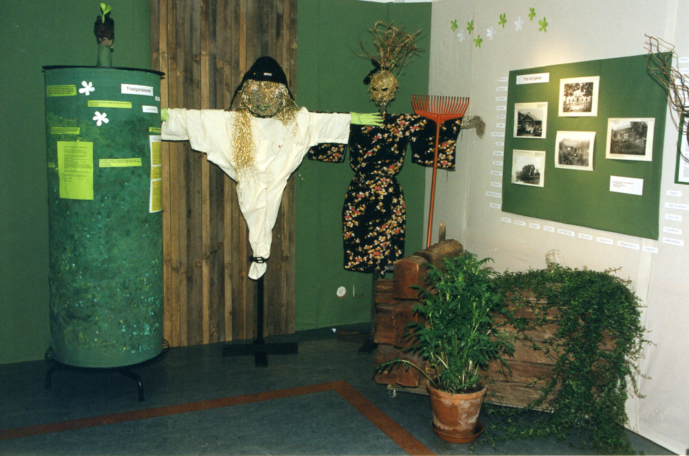 Flower Power var en trädgårdsutställning i Vallentunasalen som pågick  24 maj till 16 september 2000. Utställningen visade bland annat fotografier från olika trädgårdar i Vallentuna och en damm med levande fiskar. Ett flertal program arrangerades under utställningen.