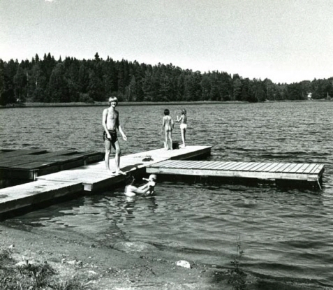 Badplats vid Långsjön längs Rialavägen