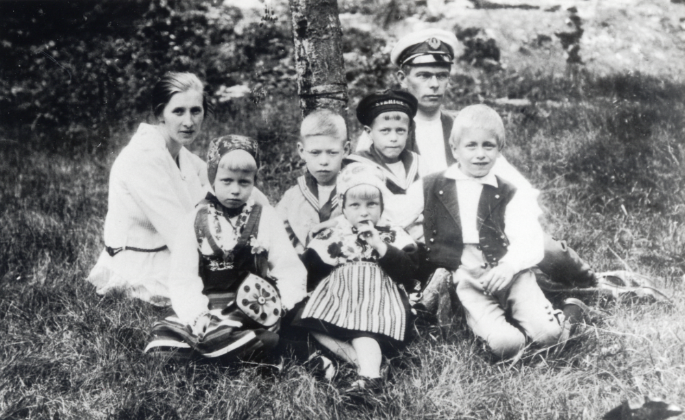 Linnea och Georg Norberg med barnen Inga, Lennart, Birgit, Harry  och Tore