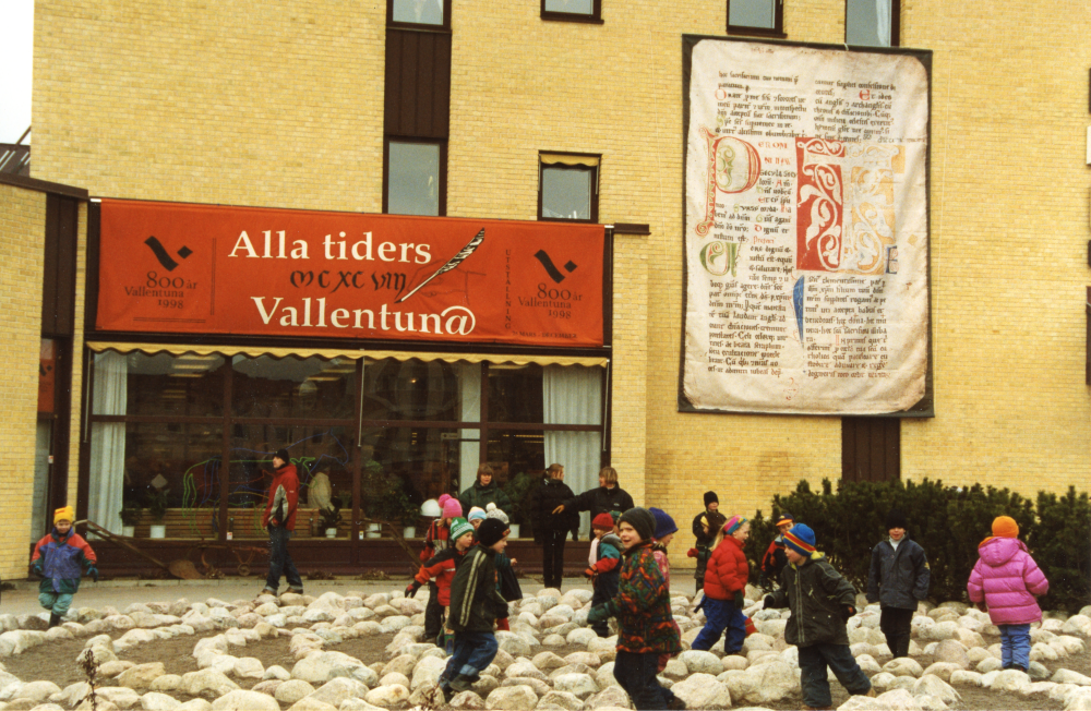 Firandet "800 år Vallentuna 1998". Utställningen Alla tiders Vallentuna visades i Vallentunasalen.

800-årsjubileet 1998 firades med anledning av Vallentunakalendariet från 1198, som kan vara den äldsta boken präntad i Sverige.