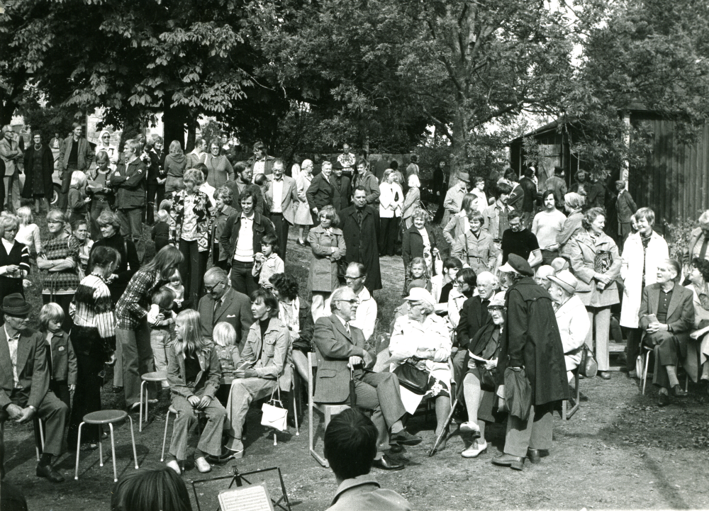 Vallentuna Skolmuseum på övervåningen till Össeby-Garns kyrkskola i lilla Garn invigs.