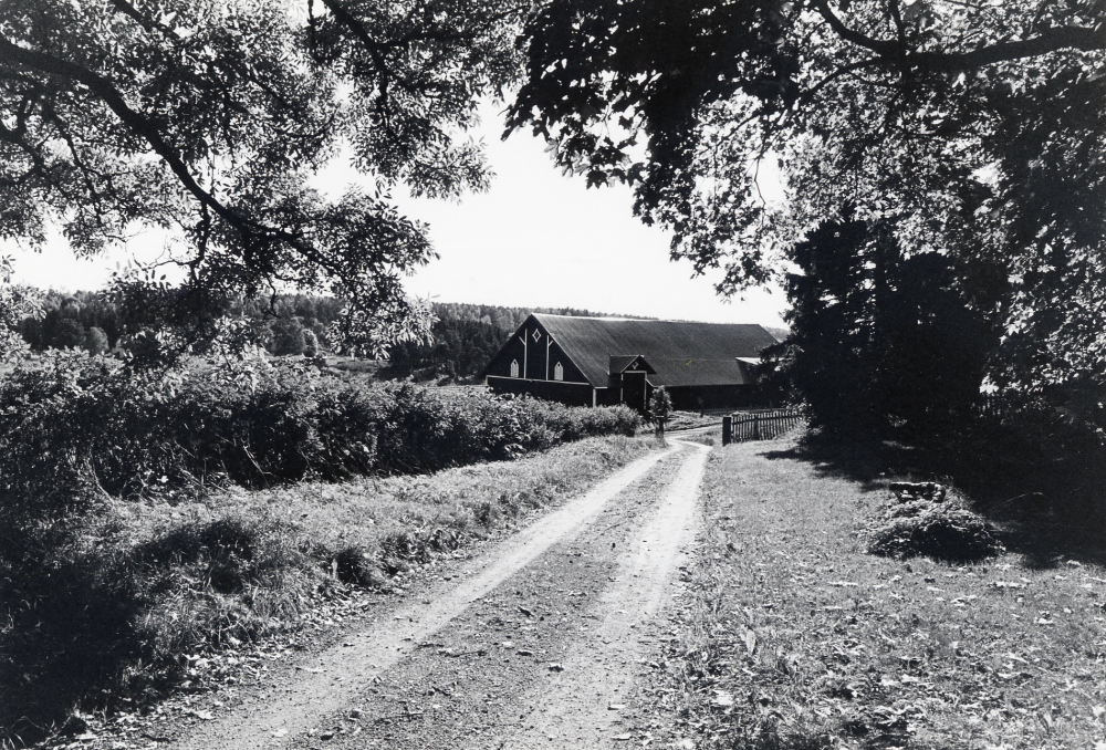 Backa gård i Kårsta.  Ladugården sedd från norr