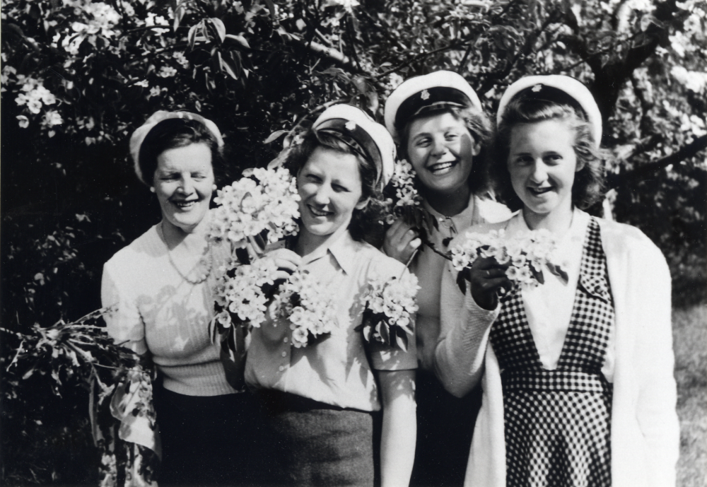 Medlemmar i Vallentuna hembygdskör.  Fr v Edit Lindström, Margareta "Lillan" Thomsson, Marianne och Ulla Karlsson från Väsby gård