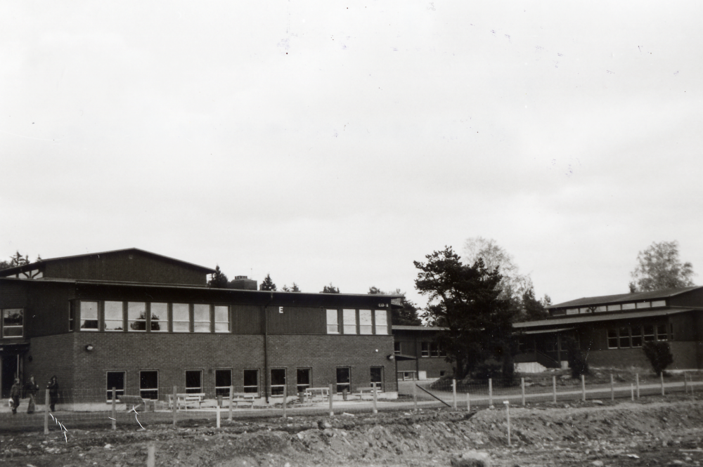 Hammarbacksskolan  Vallentunas nya högstadieskola påbörjades 1975. De första klasserna flyttade in höstterminen 1976
