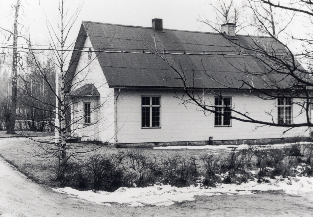 Vallentuna missionskyrka på Olsborgsvägen.  Missionsförsamlingen bildades i Vallentuna 1885 med namnet "Guds församling i Vallentuna". 1887 ändrades namnet till Vallentuna missionsförening och 1927 Vallentuna missionsförsamling.  Huset byggdes 1905 och renoverades 1960. Samtliga frikyrkor, utom Pingstförsamlingen, byggde gemensamt Åbybergskyrkan, som invigdes 26 november 1978.  Samtidigt såldes det gamla missionshuset till privatbostad