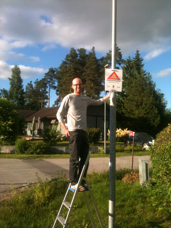 Villaägarna i nordöstra Ormsta har i juni 2013 påbörjat Grannsamverkan mot brott.  Anders Lundin sätter upp en skylt i hörnet av Norrängsvägen och Gotlandsvägen.