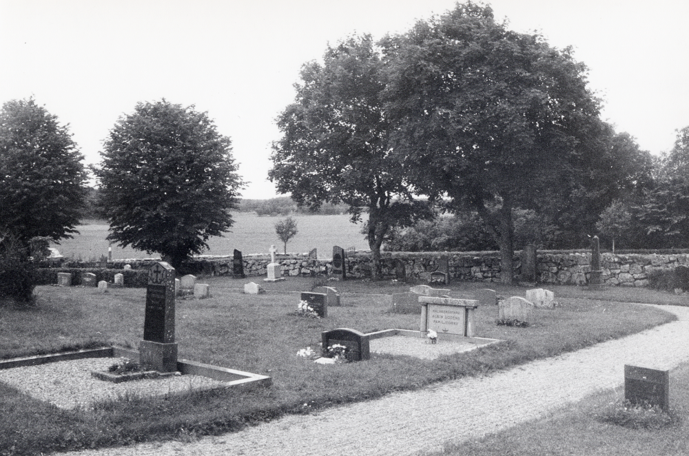 Orkesta kyrkogård. Fotograferat i samband med Musik i sommarnatt