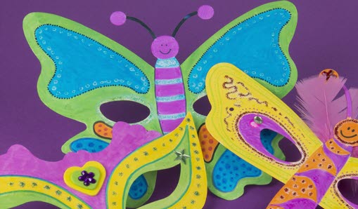 Gosedjur läser i en sagobok.