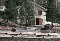 John och Svea Rundqvist flyttade från Hässelby 1942 och köpte Ensta gård i Ormsta. Där bedrev de grönsaksodling fram till 1972 då området bebyggdes. Här syns en del Rundqvist handelsträdgård.