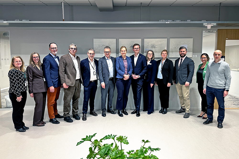 Kommunledningskontoret tillsammans med Stockholms landshövding Cecilia Skingsley.