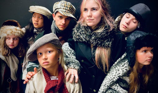 Elever som spelar i Tjuvarnas jul.