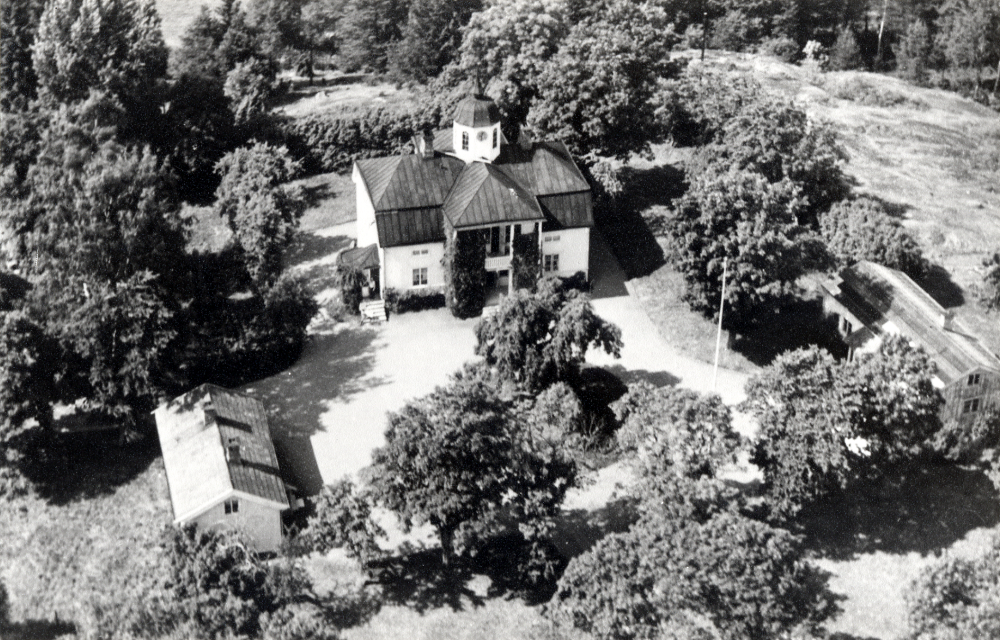 Flygfoto över Ekskogen gård sommaren 1955