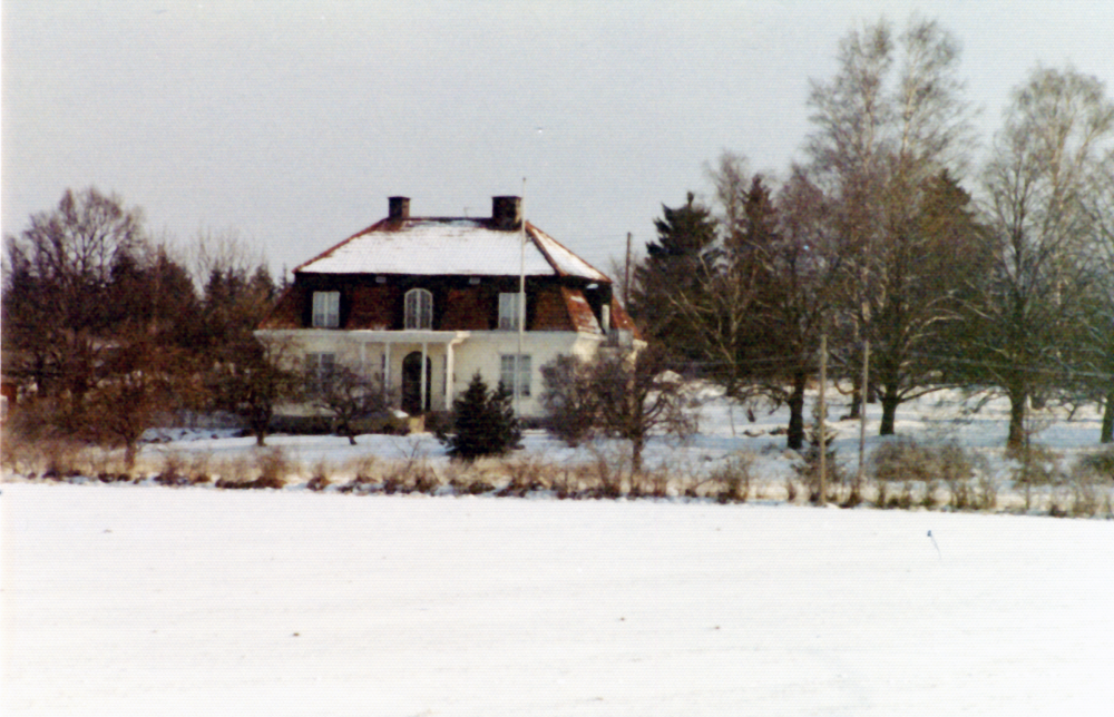 Mangårdsbyggnaden på Västanberga gård uppfördes omkring 1910.